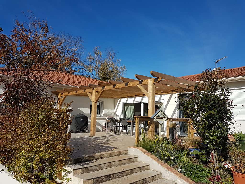 Pergola avec brises soleil en kit