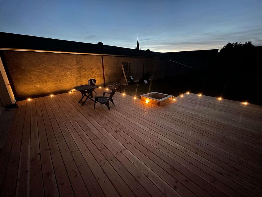 Terrasse bois vue nuit