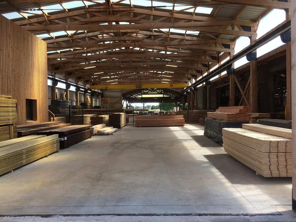 Stock hangar