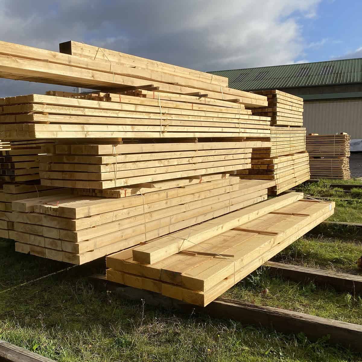 Paquets de bois scié à la Scierie Rollin